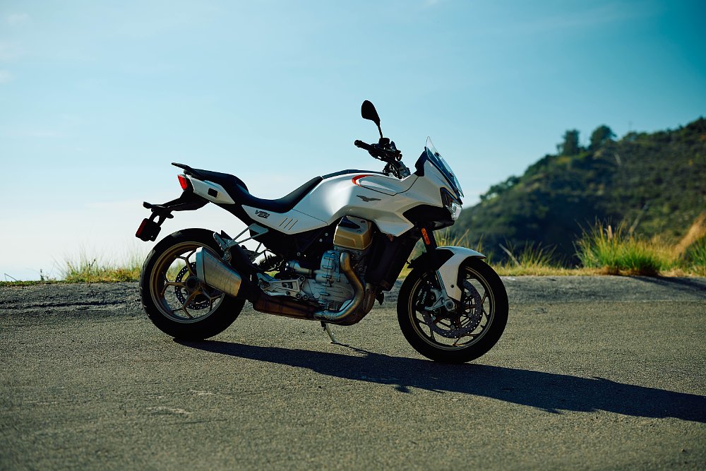 2023 Moto Guzzi V100 Mandello right side