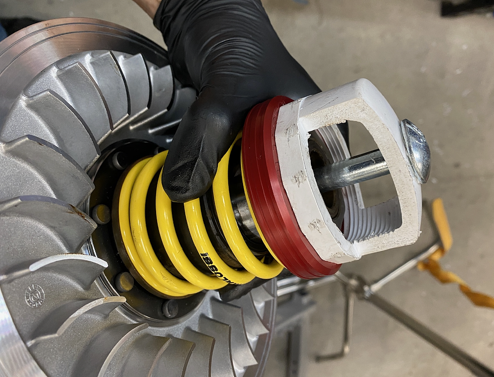 TMAX spring compressor