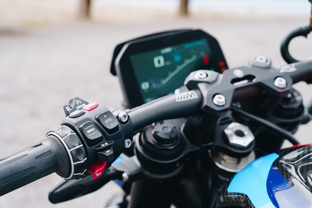 2023 BMW M 1000 R left switch-cluster detail.