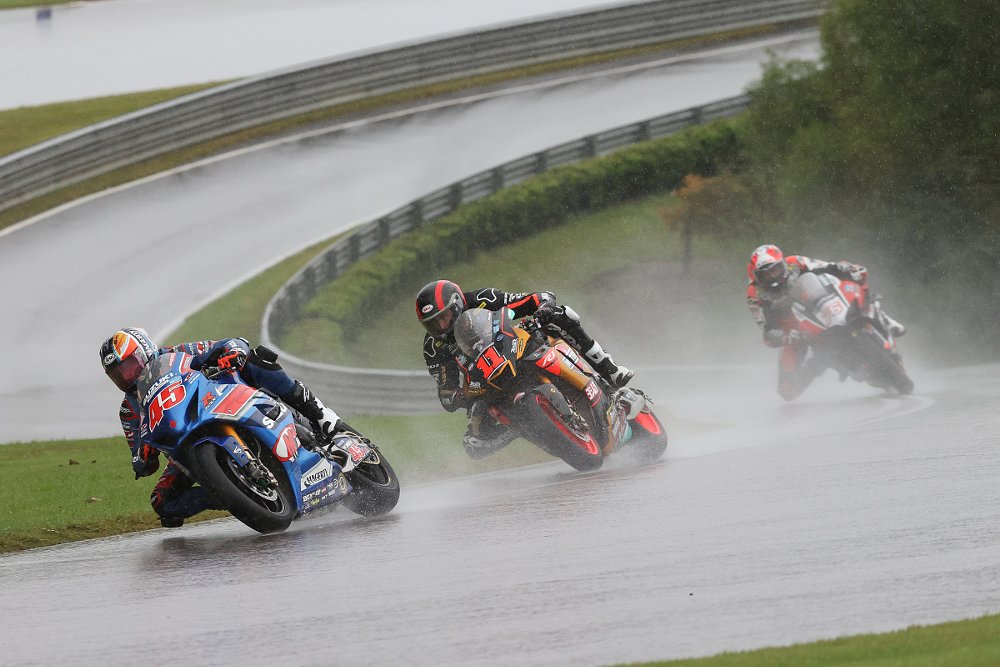 MotoAmerica Superbike race in the rain
