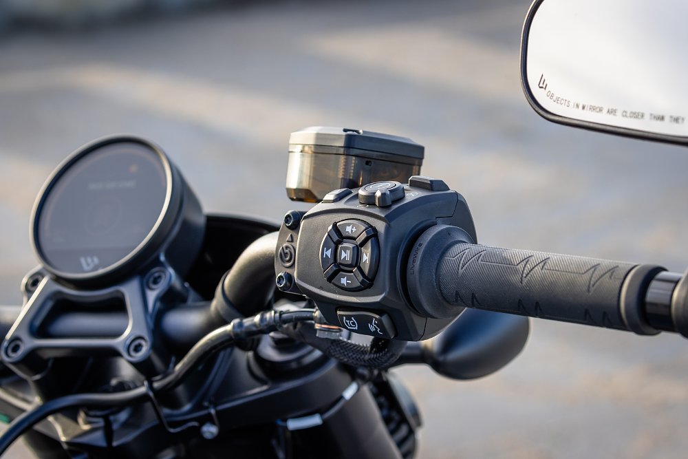 2024 LiveWire Del Mar right swtichgear detail.