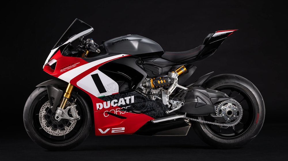 left side studio photo of the Panigale V2 Final Edition