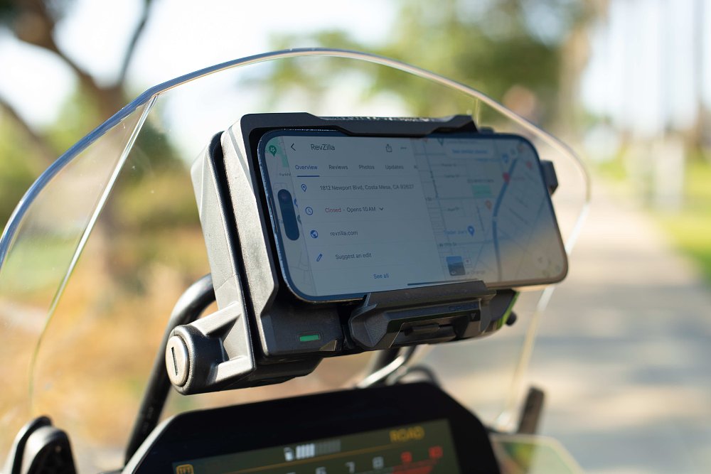 2024 BMW R 1300 GS smartphone cradle detail.