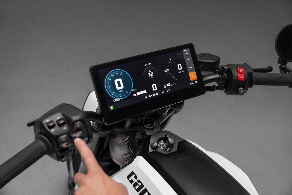 photo of the full-color TFT display on the Pulse