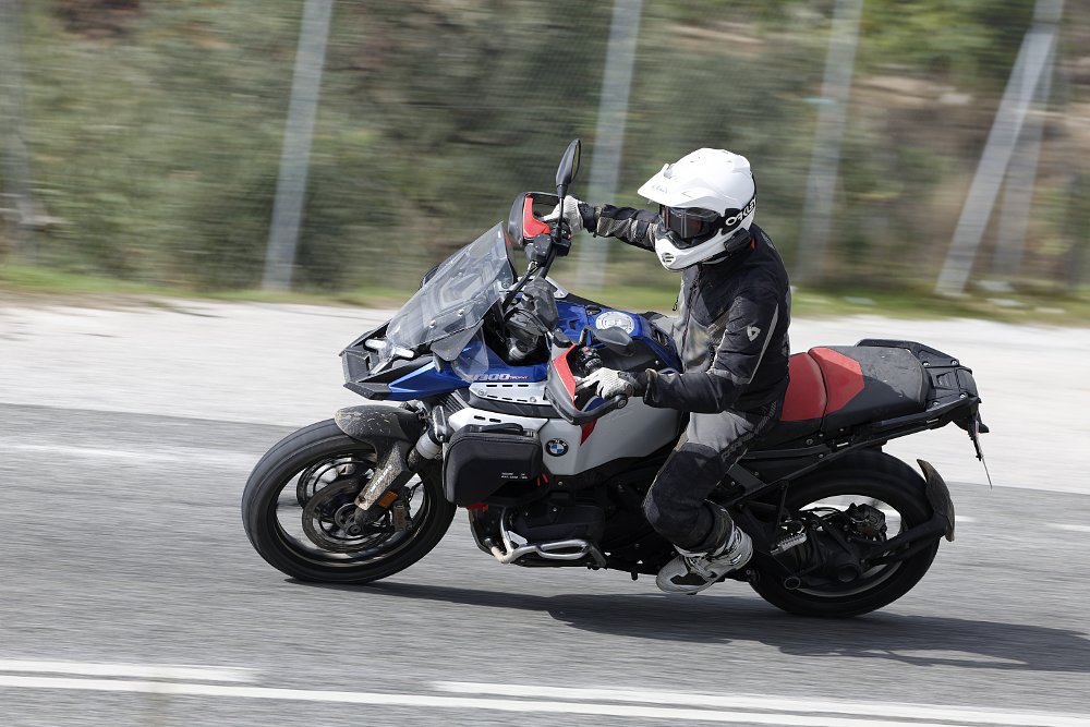 rider on the GS Adventure leaned over in a curve