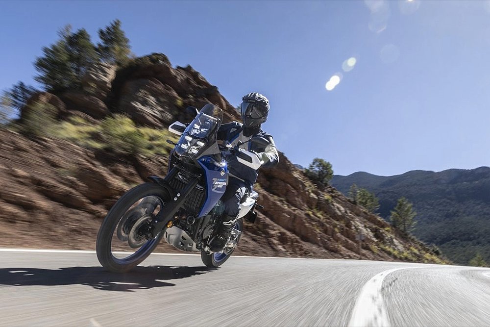 The 2025 Ténéré 700 bends around a gentle backroad curve.