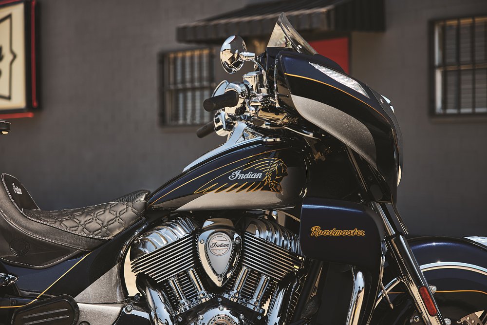close view of the dark blue, black, and silver paint with gold accents on the tank and fairing