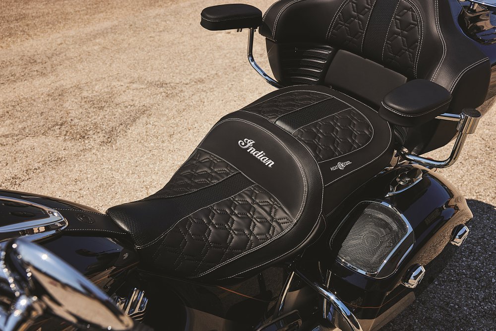 photo of the plush, broad rider and passenger seats on the Roadmaster Elite