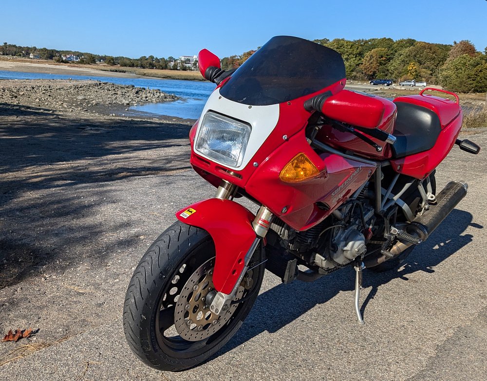 front view of the red Ducati 900 with a square headlight and half fairing