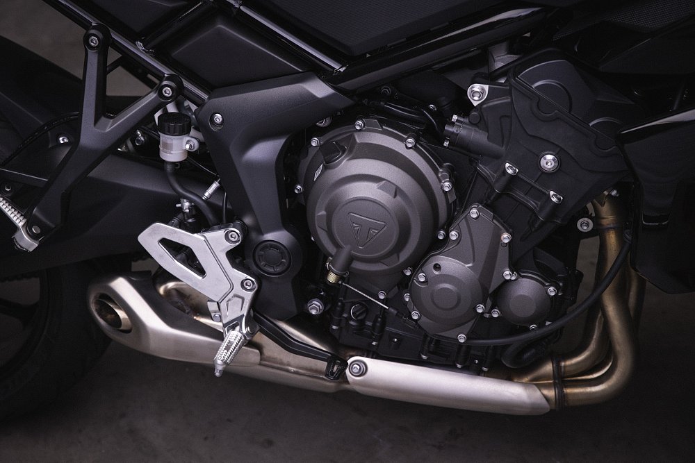 studio photo of the engine and short exhaust in the Tiger Sport 660