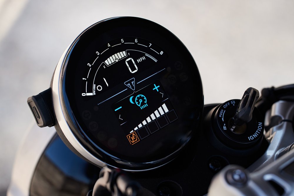 closeup photo of the round digital display on the Speed Twin 1200