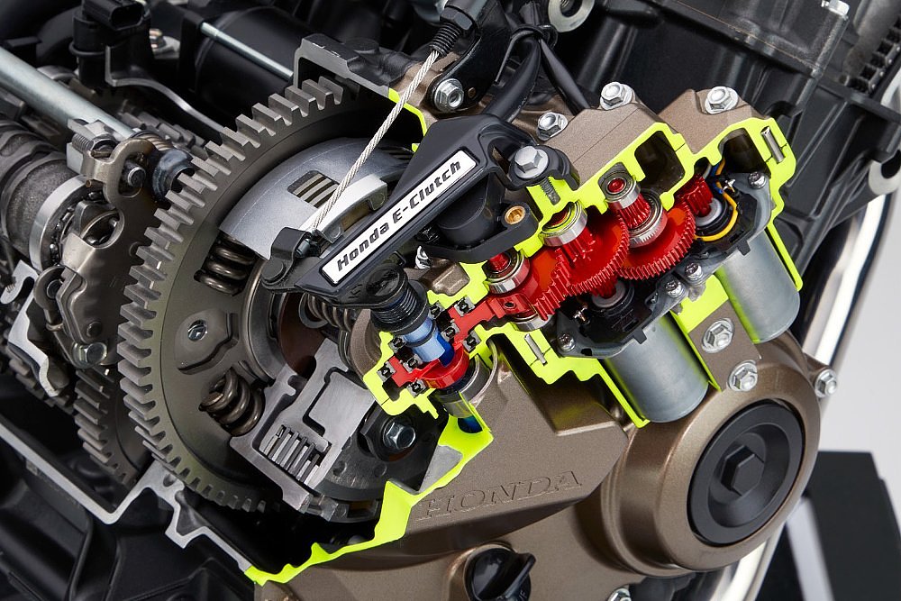 cutaway view showing the internal mechanisms of the Honda E-Clutch