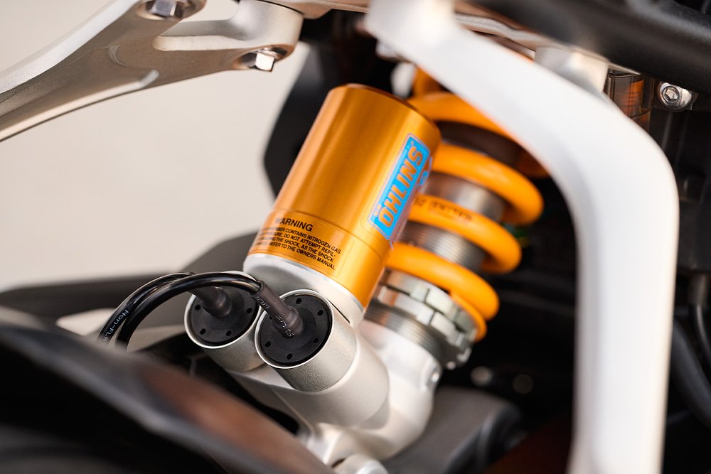 A close-up of the Öhlins Smart EC 3.0 monoshock.