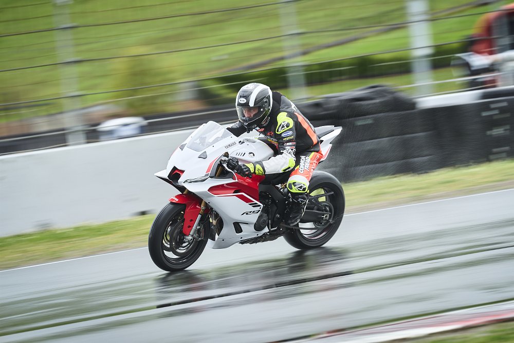 2025 YZF-R9 in the rain