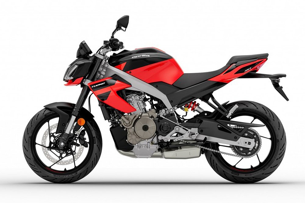 A profile photo of the Tuono 457 in Piranha Red. 