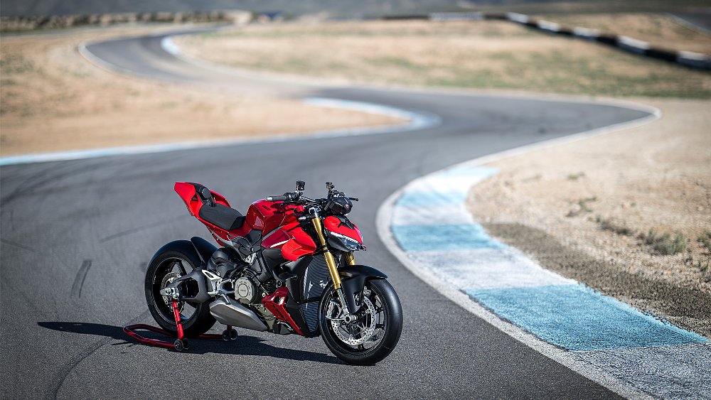 The 2025 Ducati Streetfighter V4 S staged along an S-curve at the Andalucia Circuit.