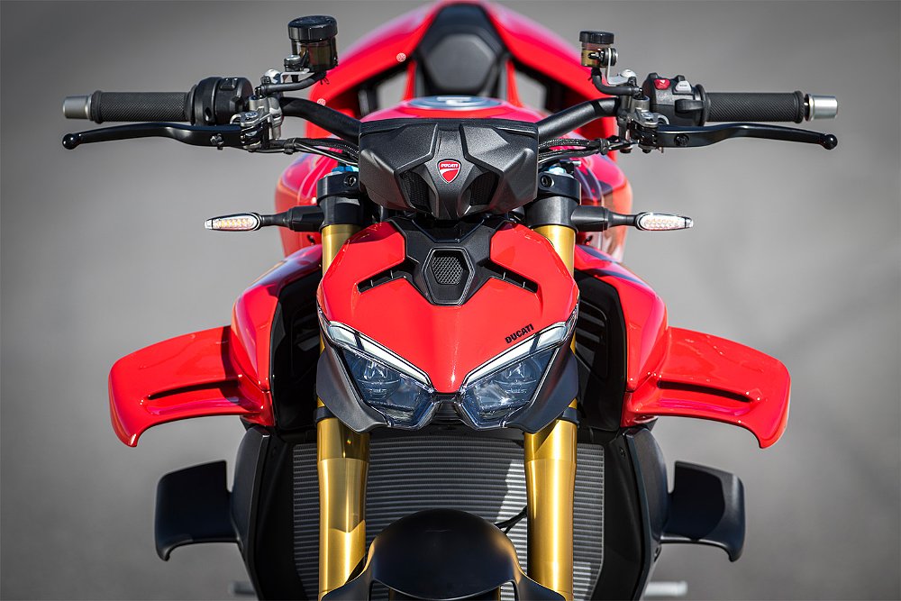 A front view of the Streetfighter V4 S's headlight and biplane wings.