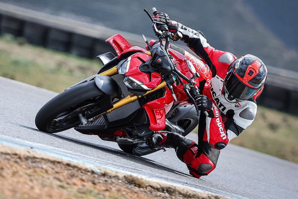 Dustin rides the Streetfighter V4 S through a left-hand turn.