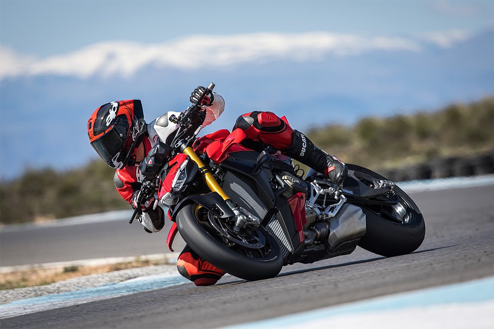 Dustin negotiating a low-speed corner on the Streetfighter V4 S.