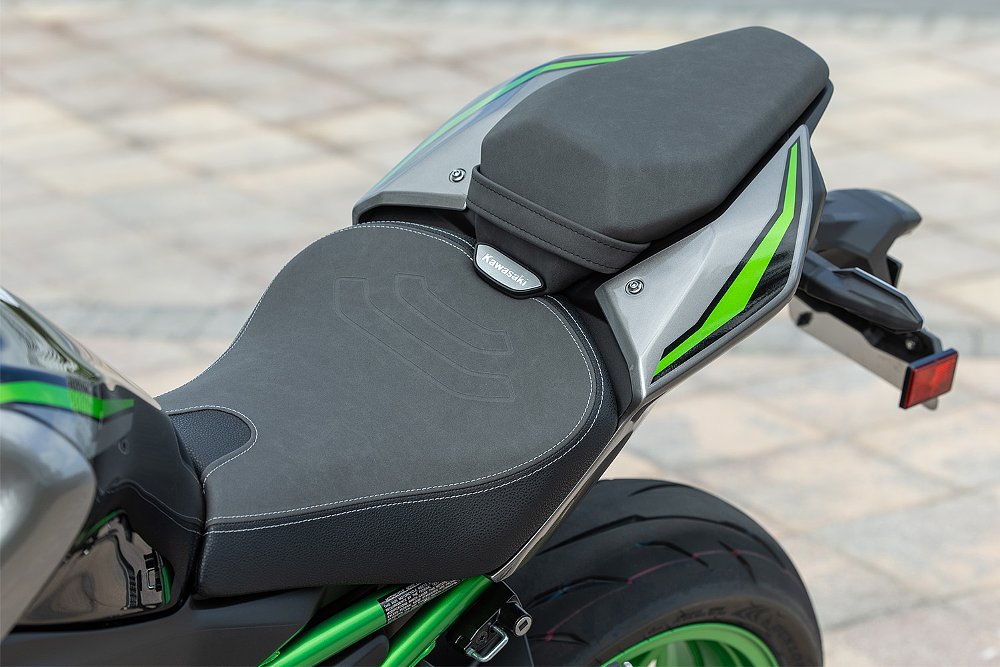 A top-down shot of the Z900 SE's two-tone seat.