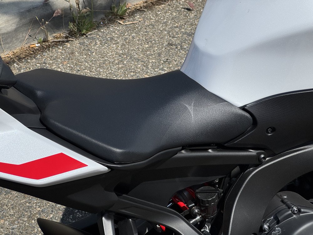 YZF-R9 seat