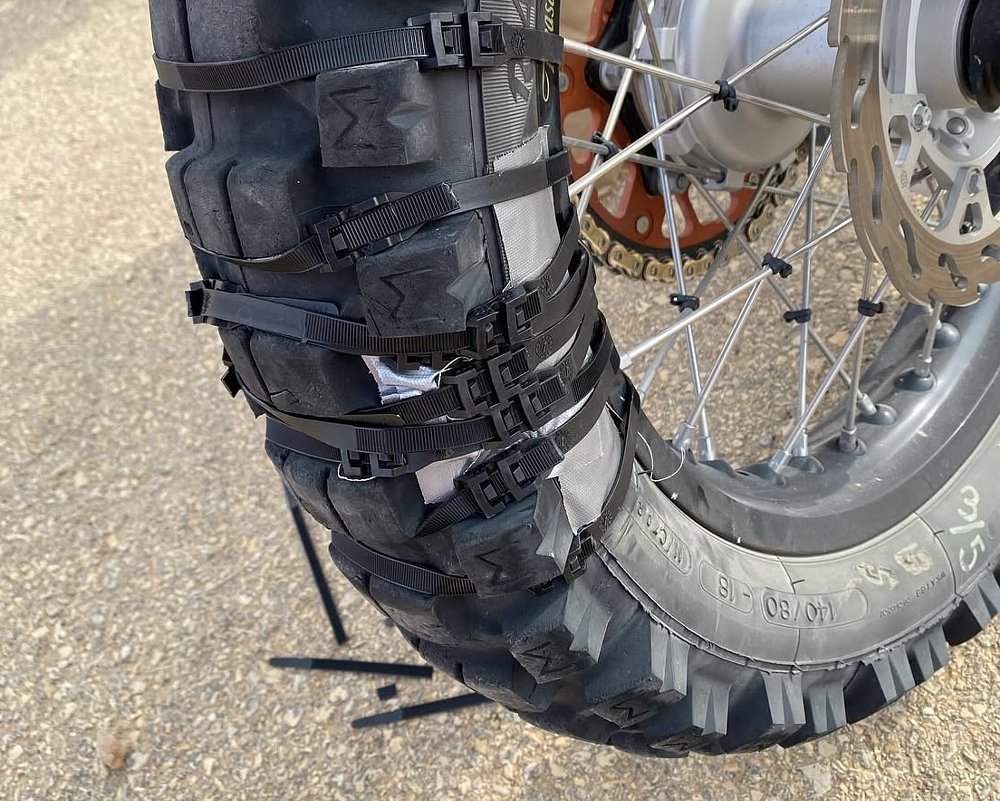 Toby Price Dakar KTM tire repair