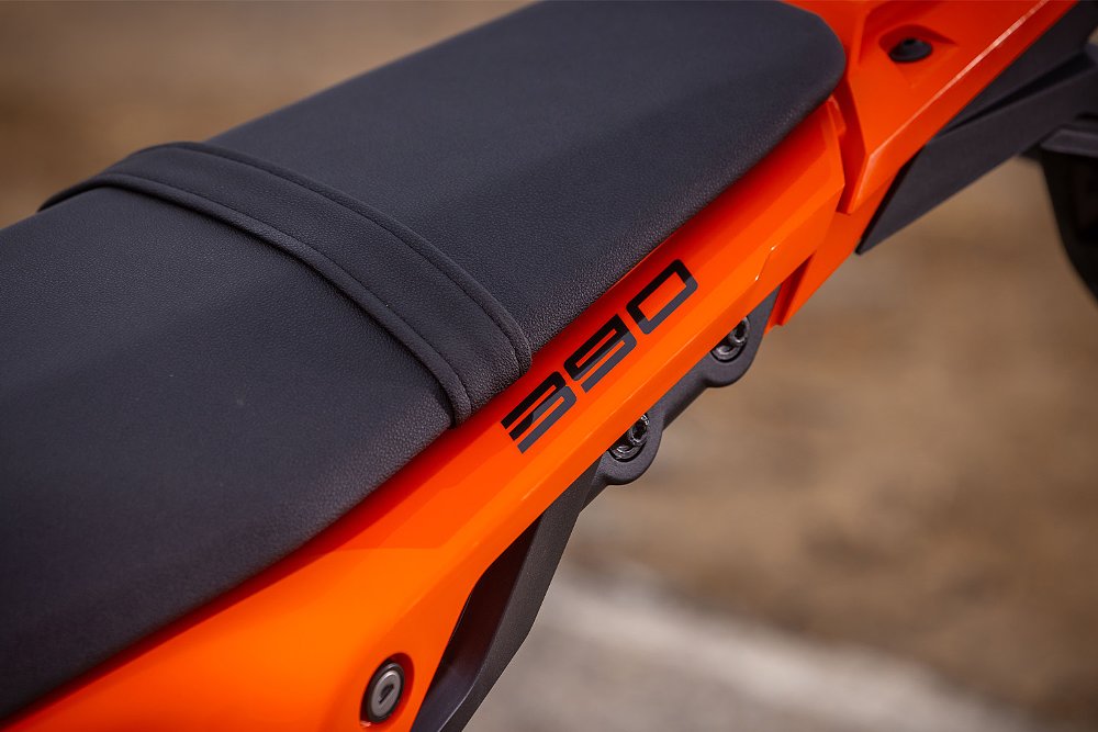 A close-up of the 390 SMC R's passenger seat and tail section.
