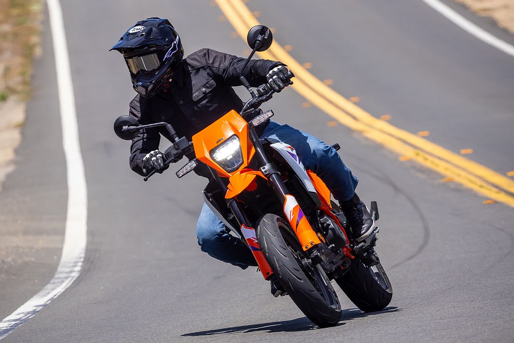 Dustin runs the 390 SMC R through a 90-degree corner on the street.