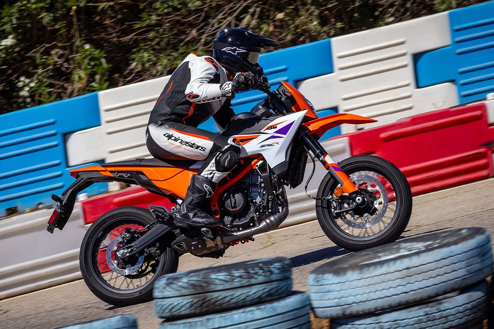 Dustin drives the 390 SMC R onto the home straight at the Apex kart track.