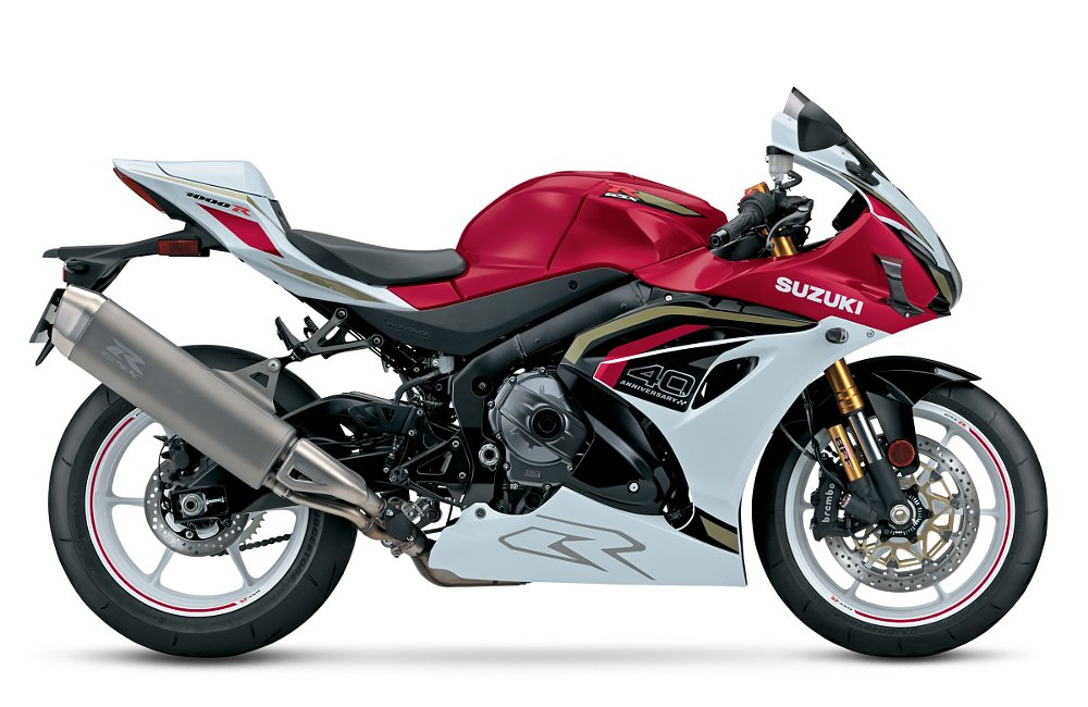 studio photo of the GSX-R1000 in red and white