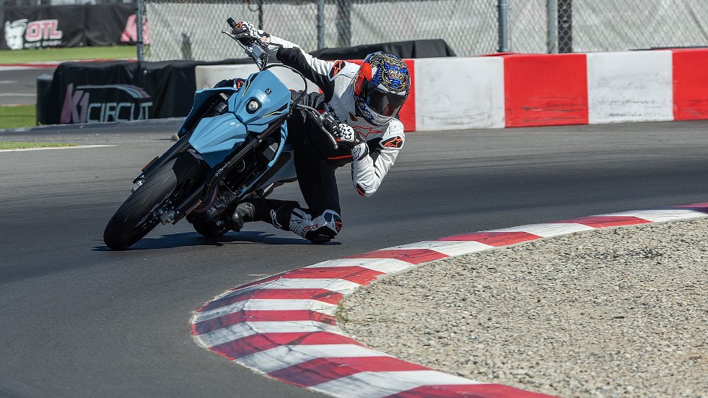 Dustin navigates the K1 Circuit aboard DR-Z4SM.