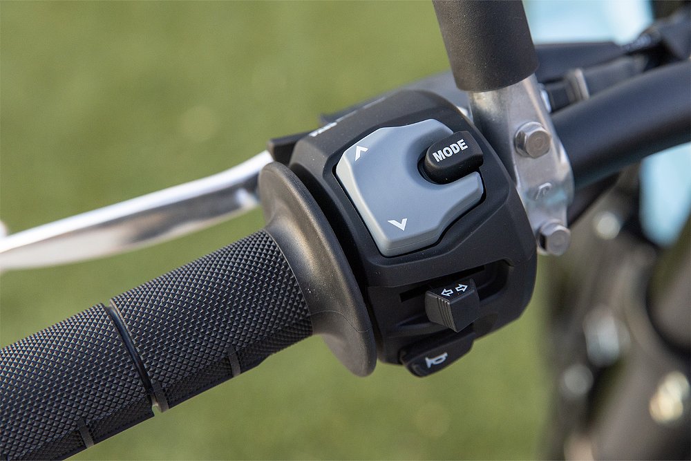 A close up of the DR-Z4SM's left switchgear controls.