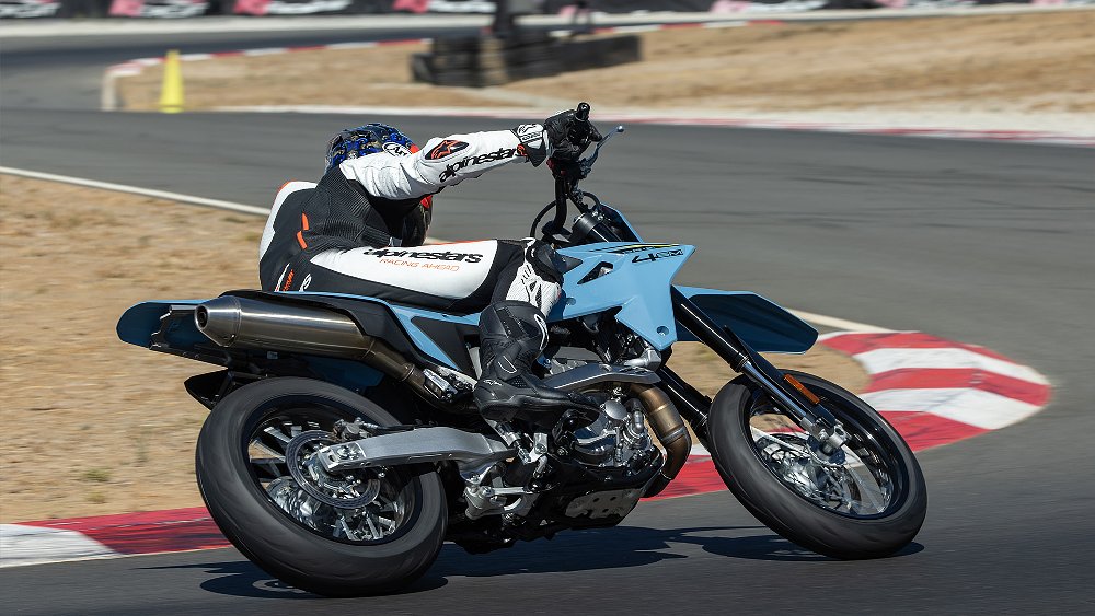 Dustin negotiates a tight turn at the K1 Circuit aboard DR-Z4SM.