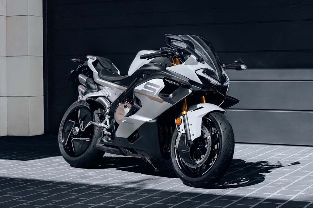 A front-right view of the 2026 CFMOTO 750SR-S sport bike.