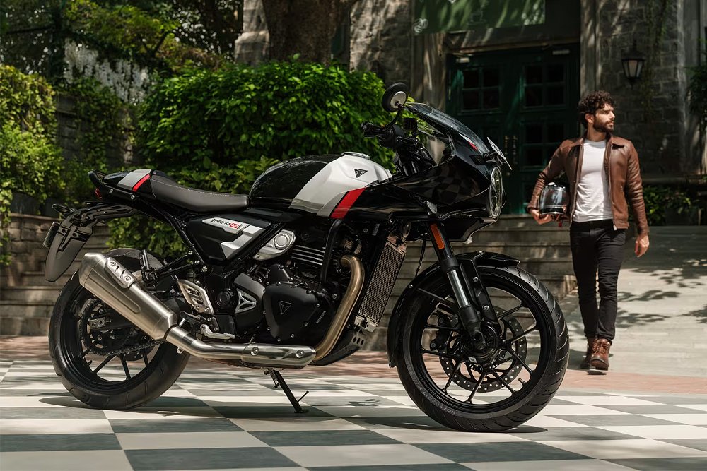 A male rider approaches the 2026 Triumph Thruxton 400.