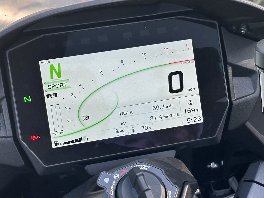 2025 Kawasaki H2 SX SE 6.5-inch TFT screen detail.