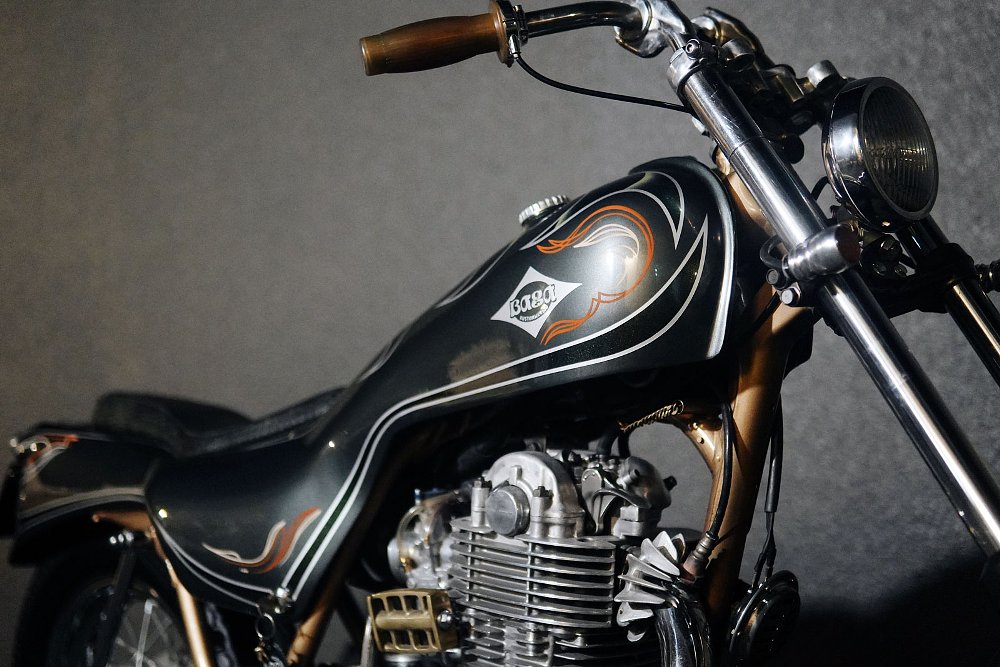 side view of the curved bodywork on the custom SR400