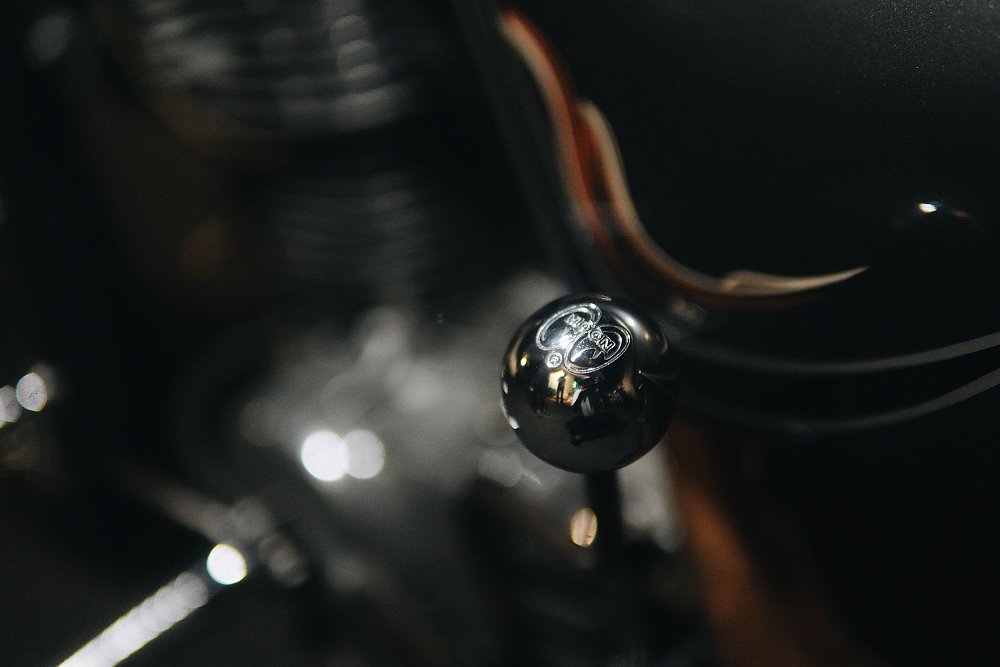 close view of the hand shifter knob