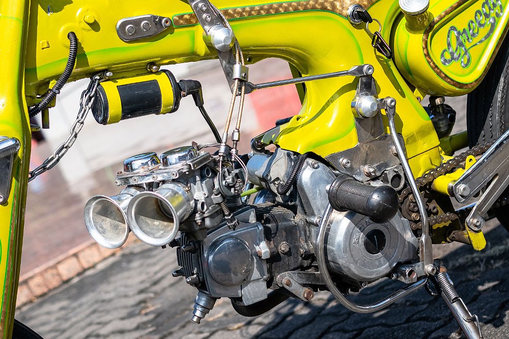 close view of the horizontal single-cylinder air-cooled engine