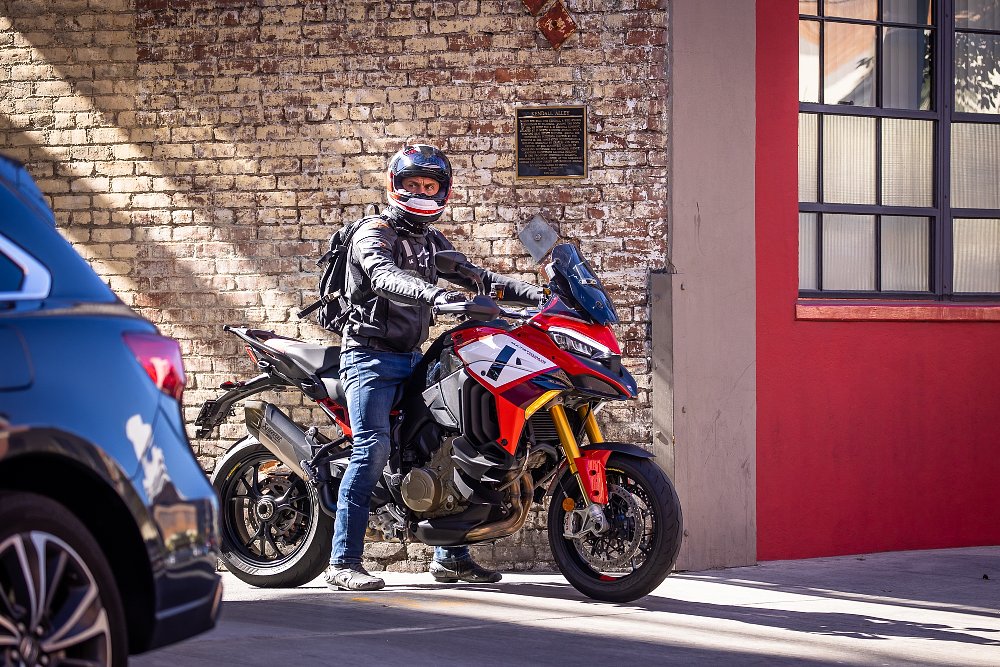 rider at a city intersection eyeing traffic