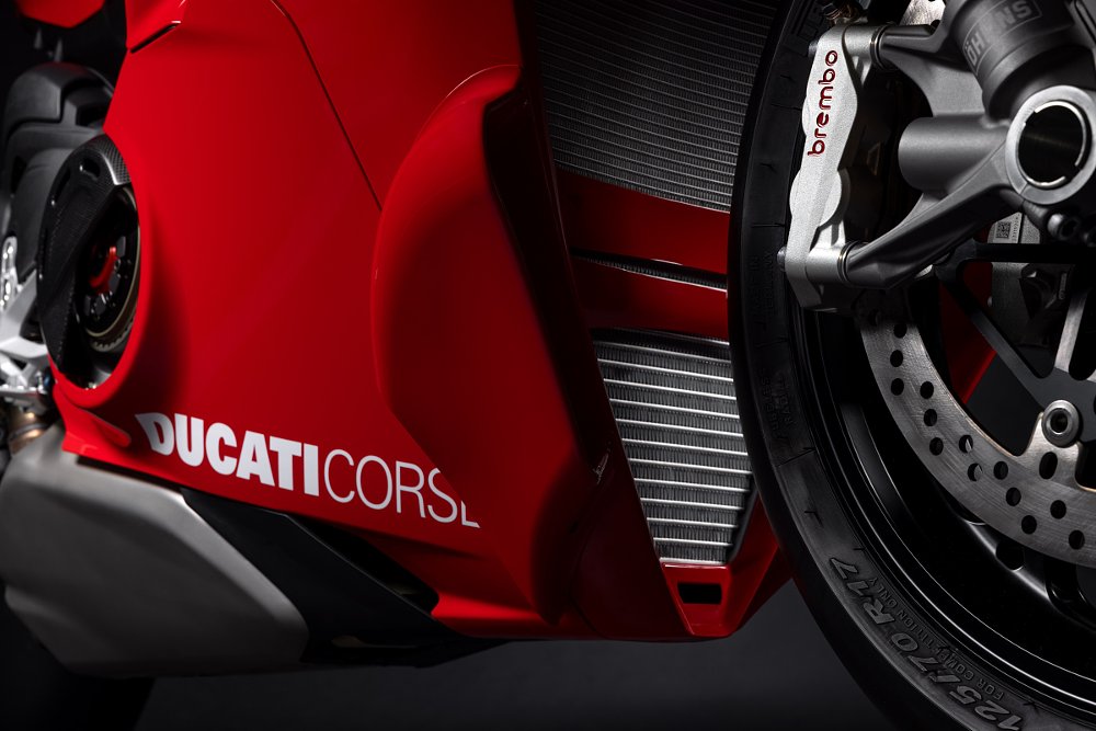 studio view of the bulges on the lower fairing, cornering sidepods