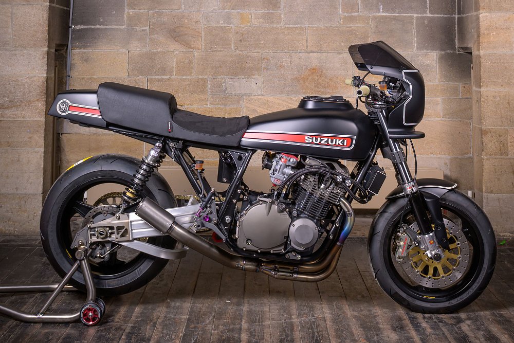 gray Suzuki 1980s motorcycle with a red stripe