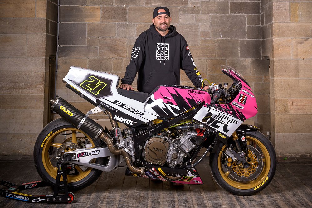 Manu Watt’man posing with his pink and white Yamaha FZ1000R